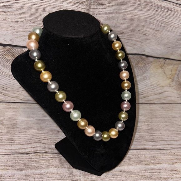 Kenneth Jay Lane Multicolor Pastel Faux‎ Pearl Necklace - Picture 3 of 7